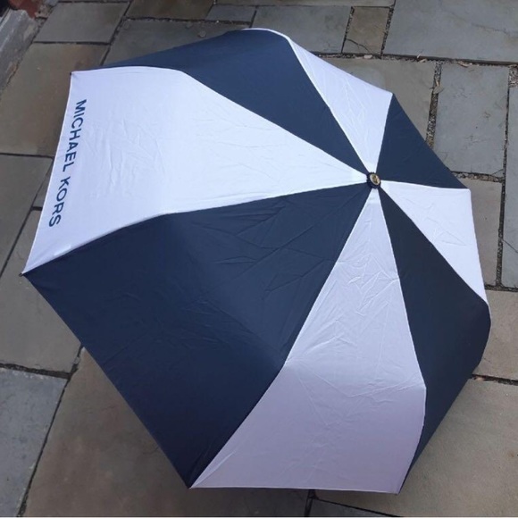 Michael Kors white and blue umbrella - Picture 2 of 5